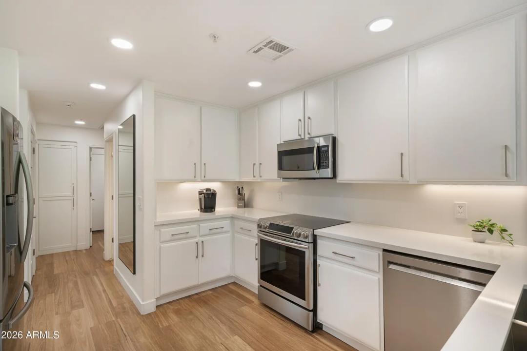 Real Estate Picture 7