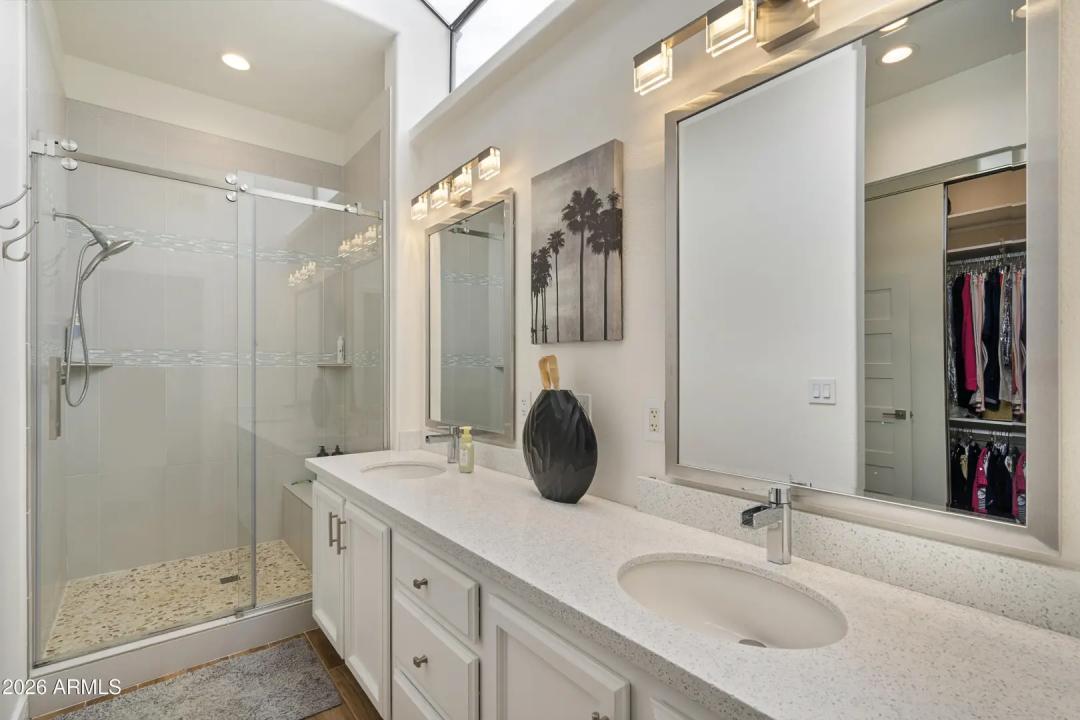 Real Estate Picture 11