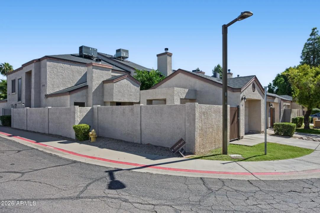 Real Estate Picture 3