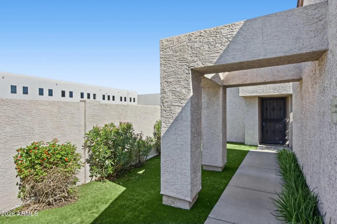 Real Estate Picture 4