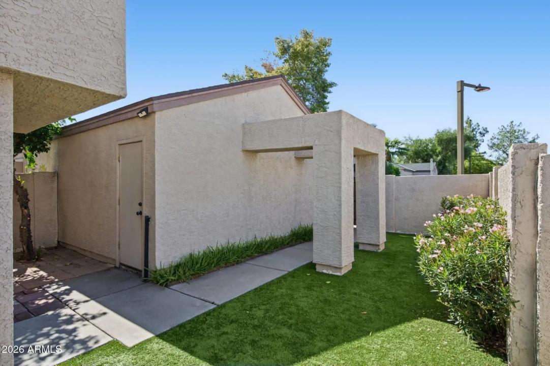 Real Estate Picture 6