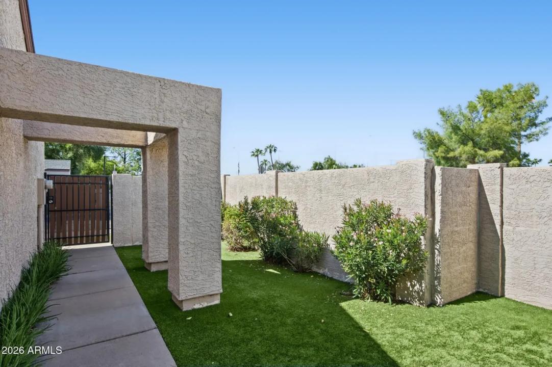 Real Estate Picture 7