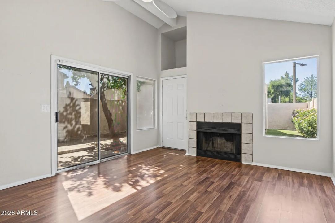 Real Estate Picture 14