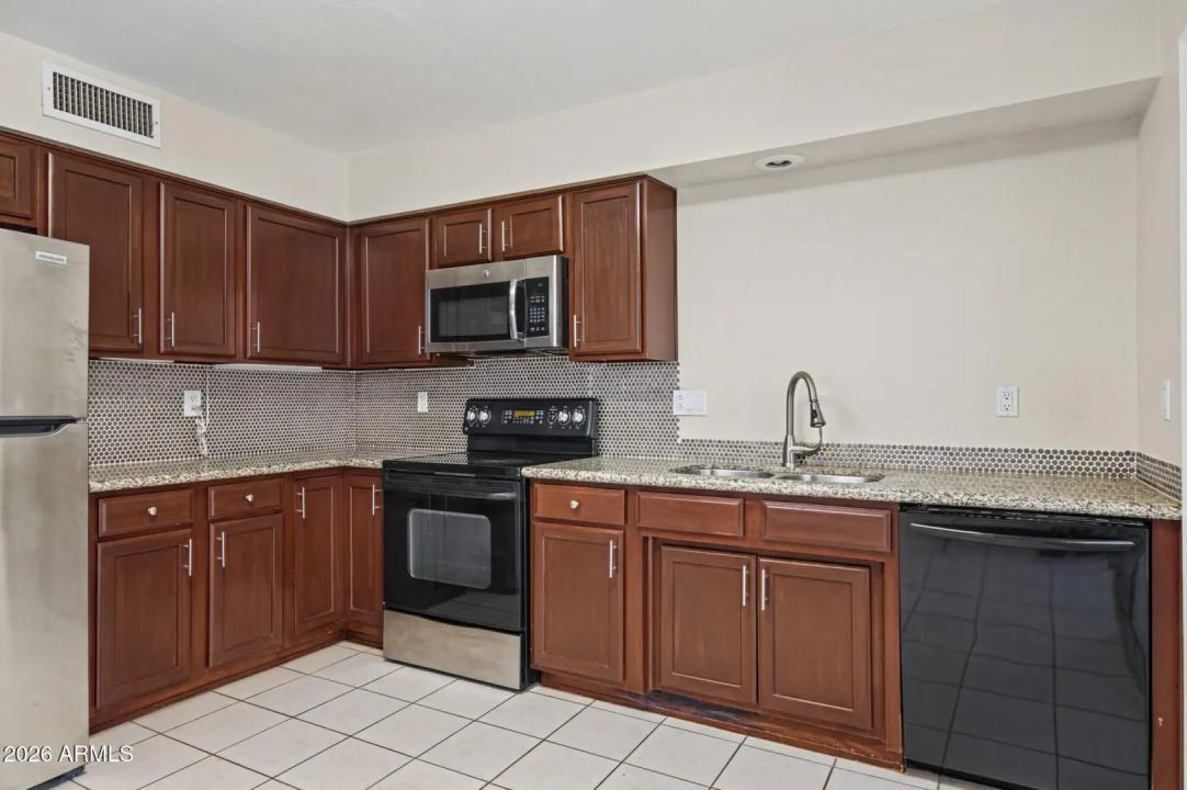 Real Estate Picture 22