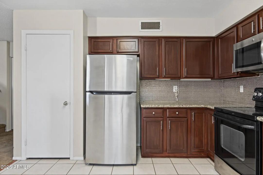 Real Estate Picture 23