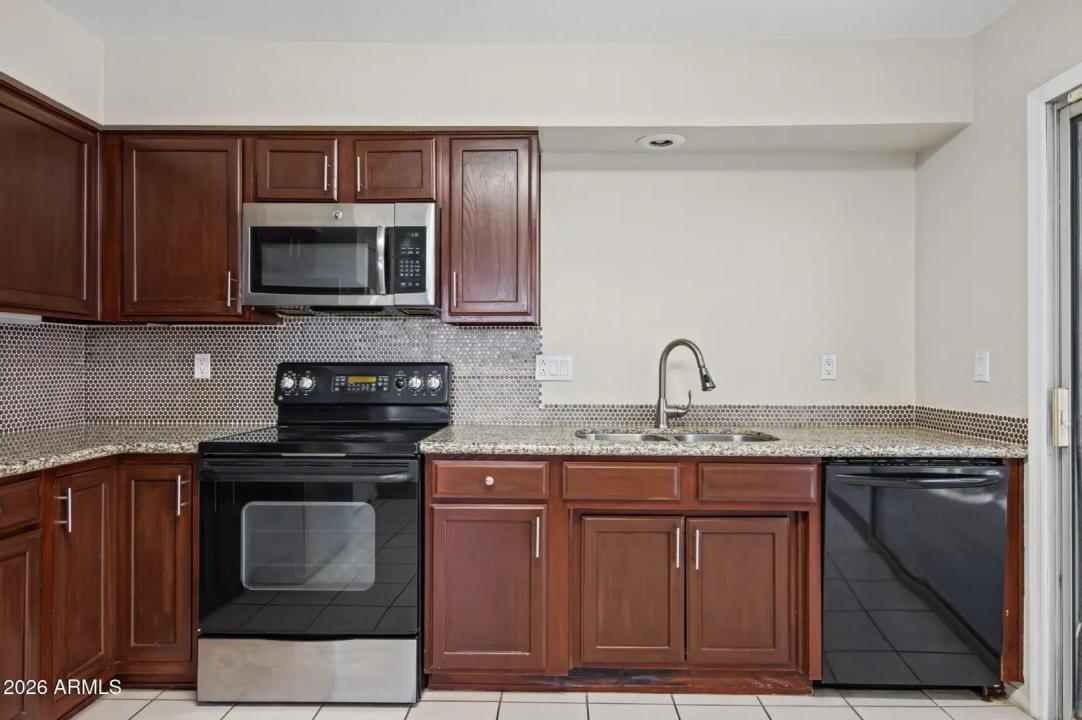 Real Estate Picture 25