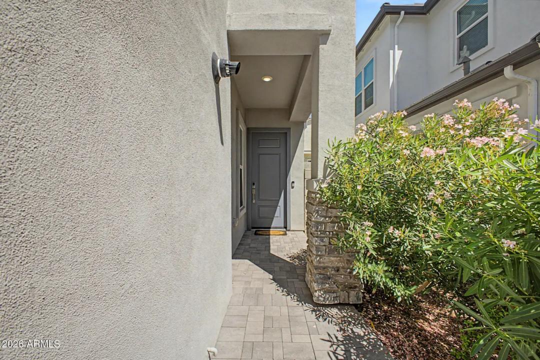 Real Estate Picture 3