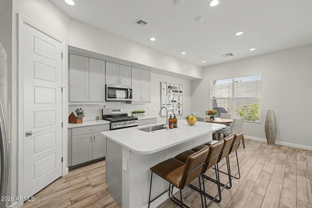 Real Estate Picture 9