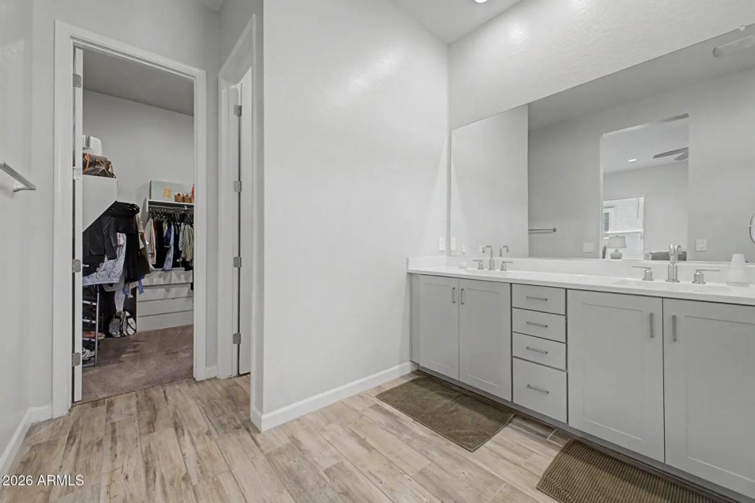 Real Estate Picture 16