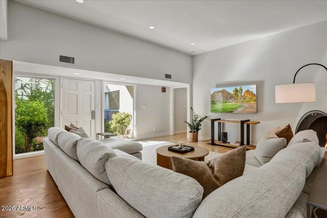 Real Estate Picture 9