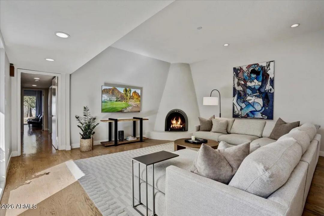 Real Estate Picture 10