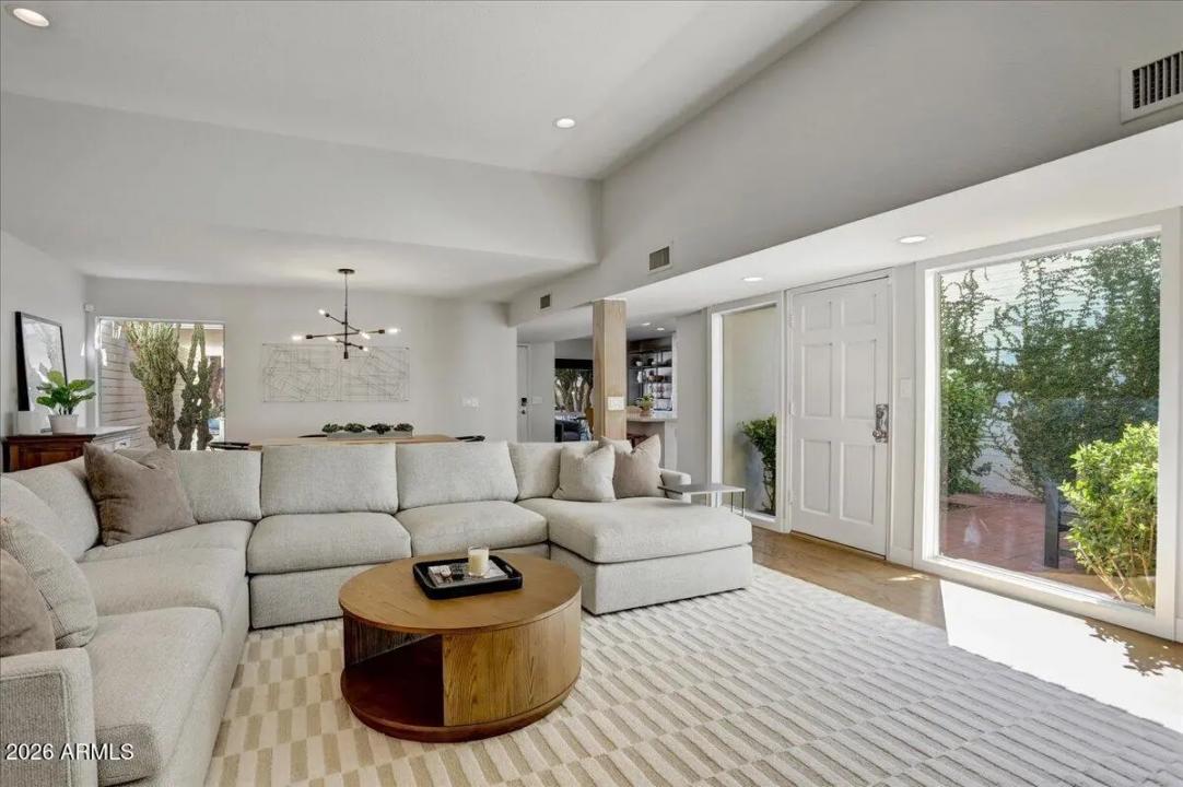 Real Estate Picture 4