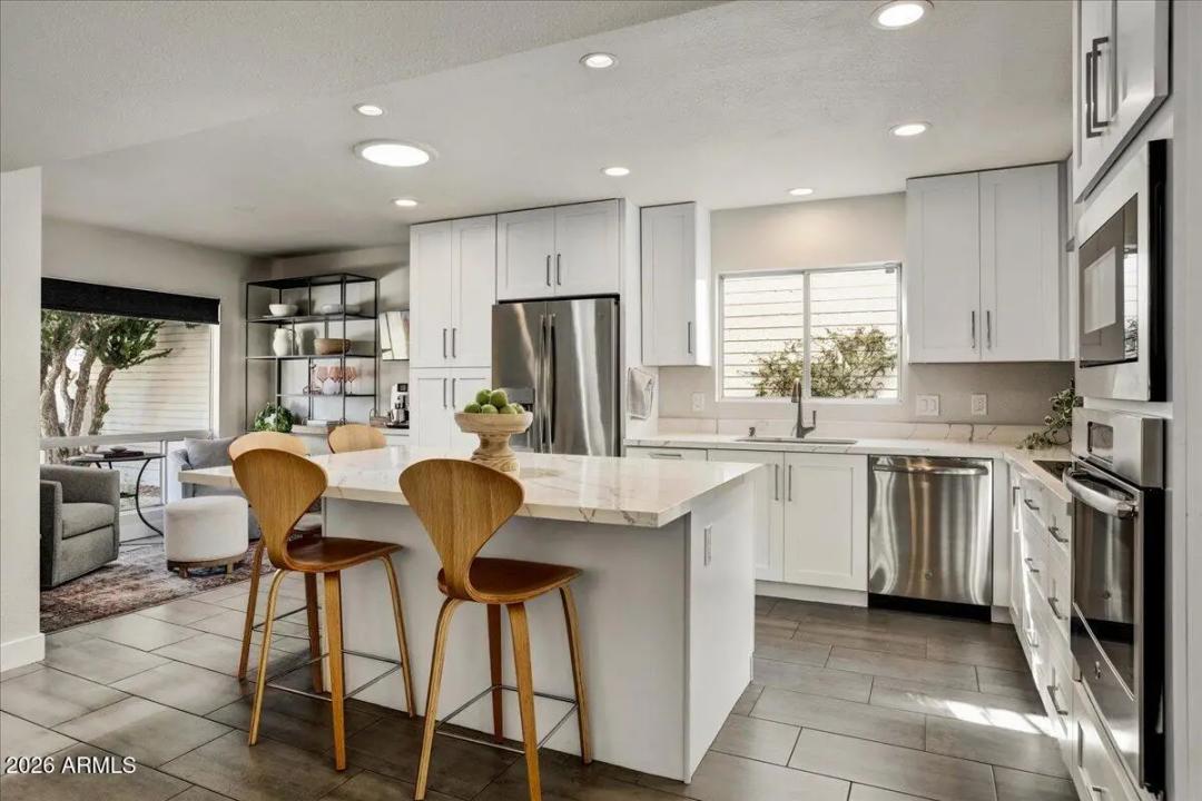 Real Estate Picture 7