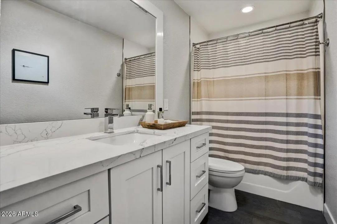 Real Estate Picture 16