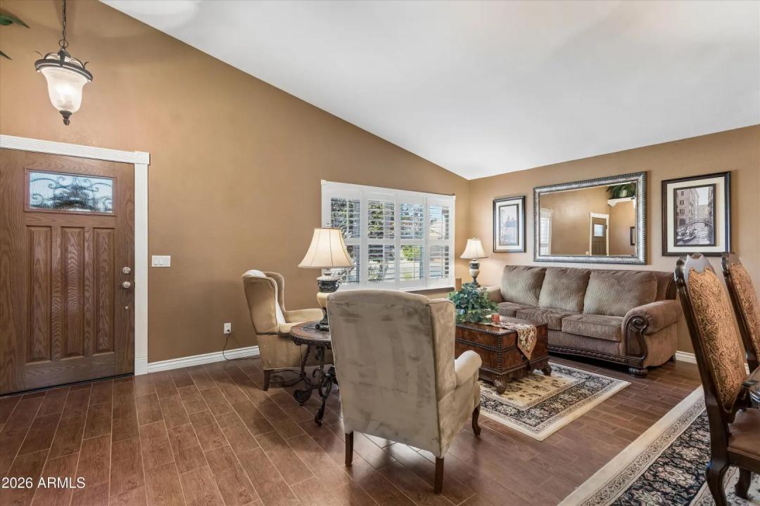 Real Estate Picture 5
