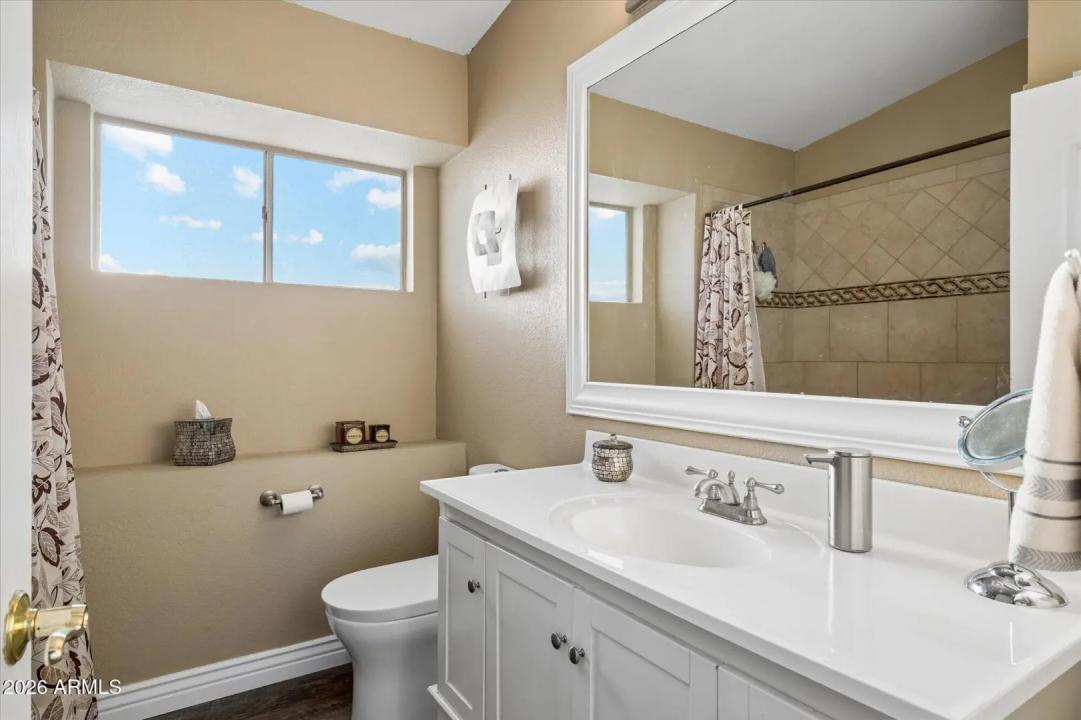 Real Estate Picture 11