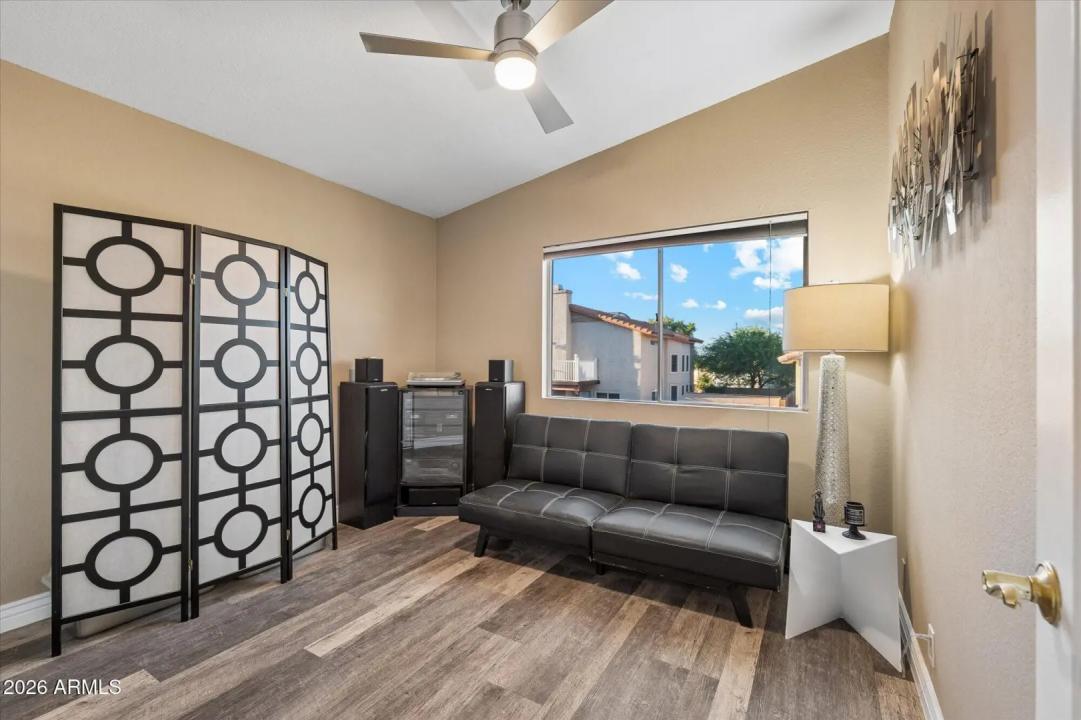 Real Estate Picture 15