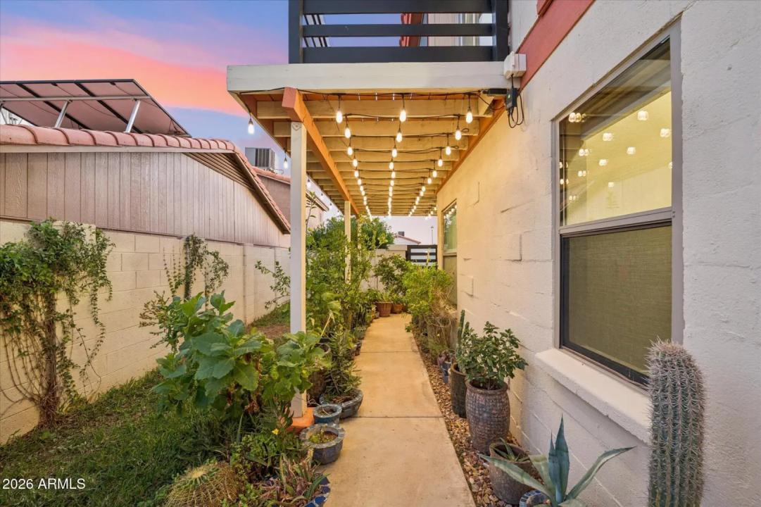 Real Estate Picture 20
