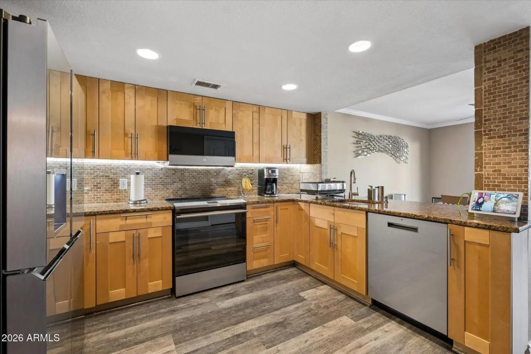 Real Estate Picture 4
