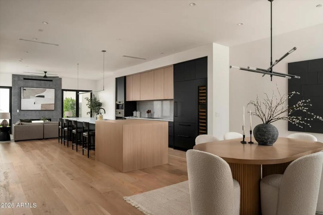 Real Estate Picture 7