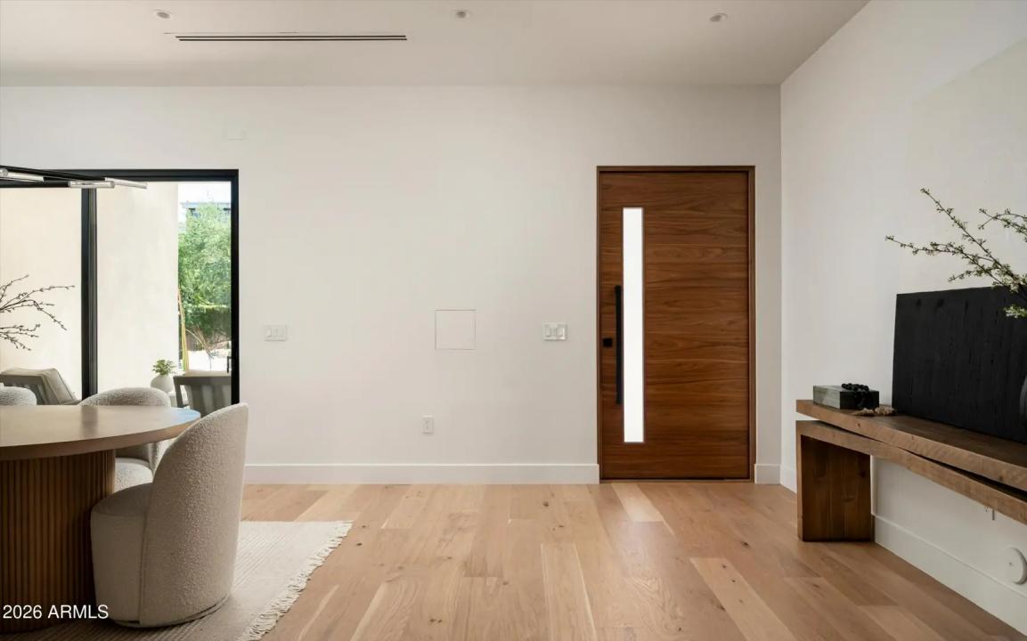 Real Estate Picture 23