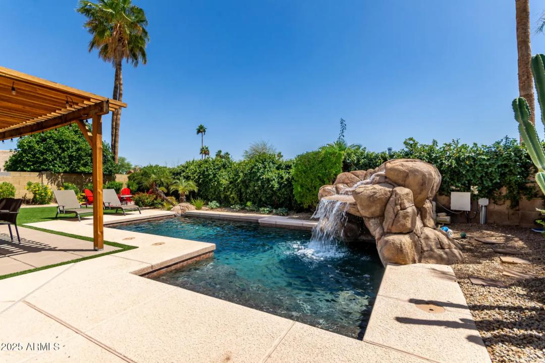 Real Estate Picture 3