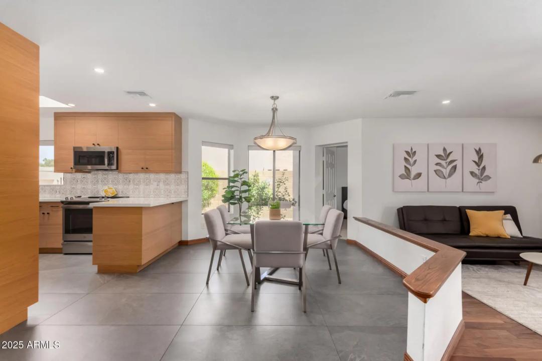Real Estate Picture 7