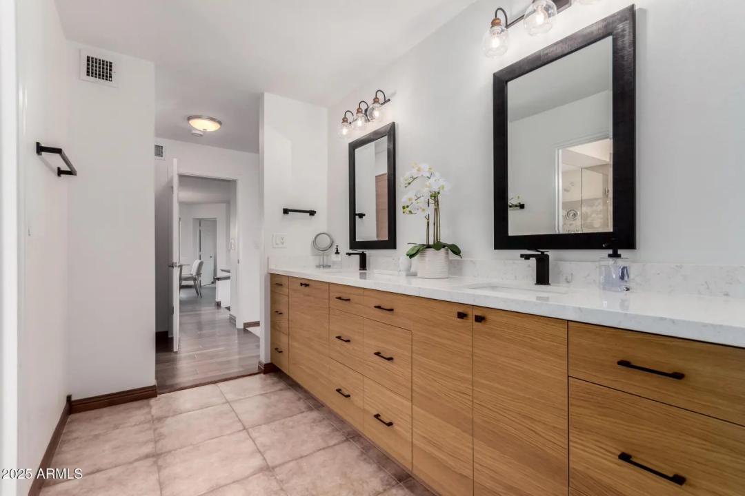 Real Estate Picture 5
