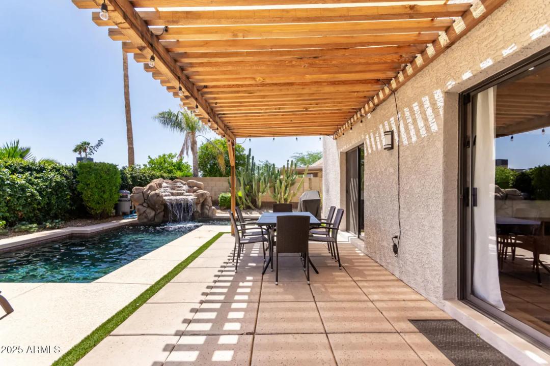 Real Estate Picture 9