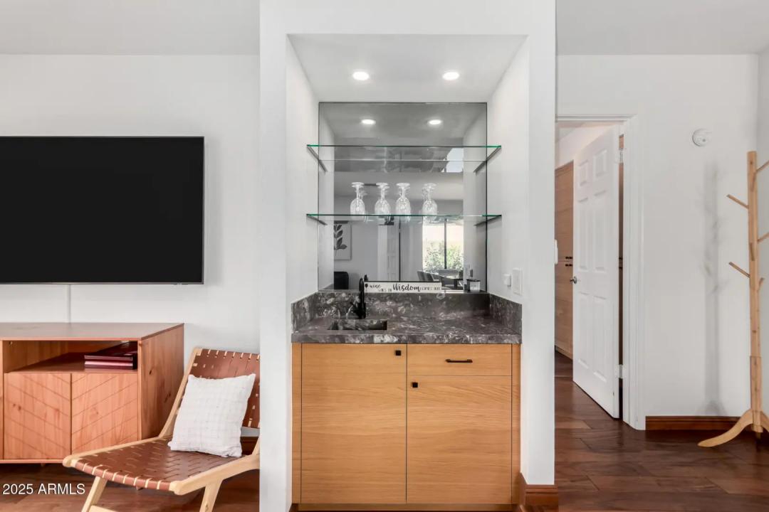 Real Estate Picture 12