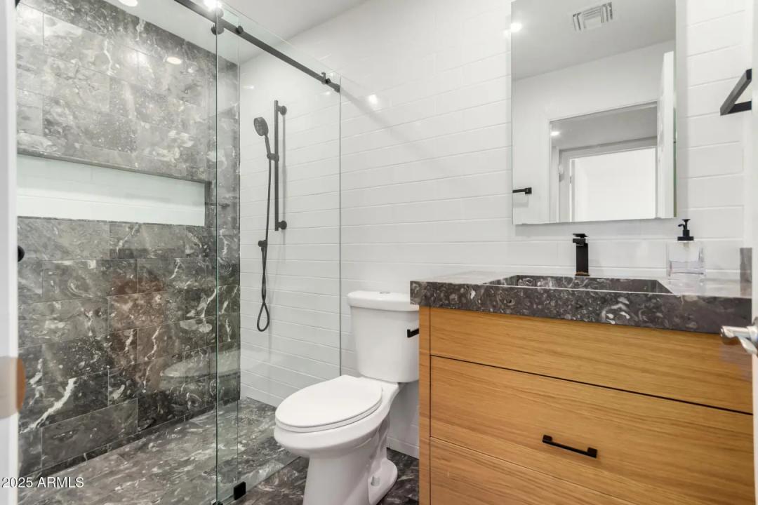 Real Estate Picture 16