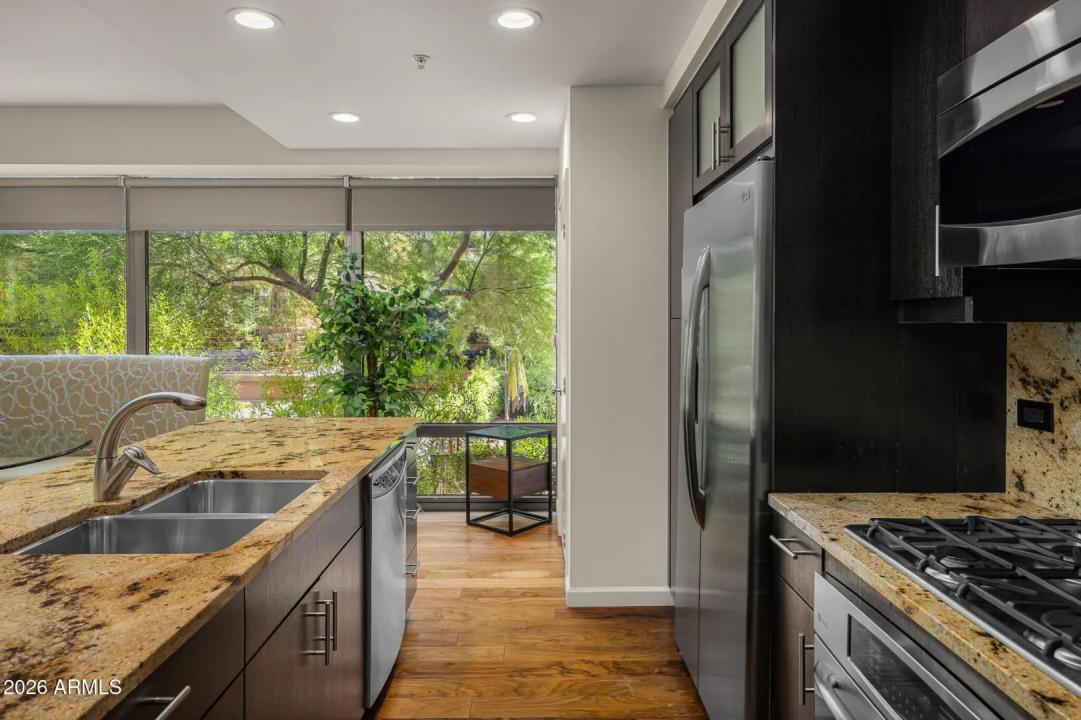Real Estate Picture 4