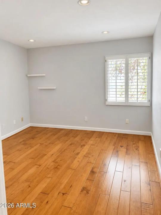 Real Estate Picture 14