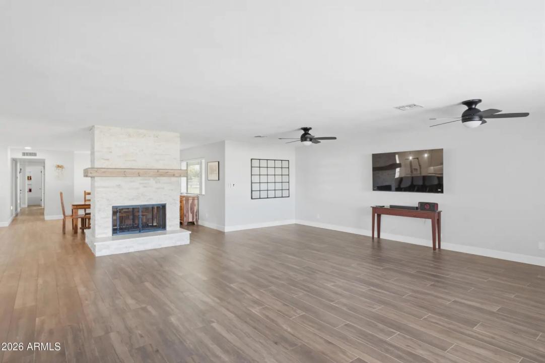 Real Estate Picture 12