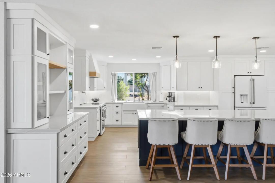 Real Estate Picture 8