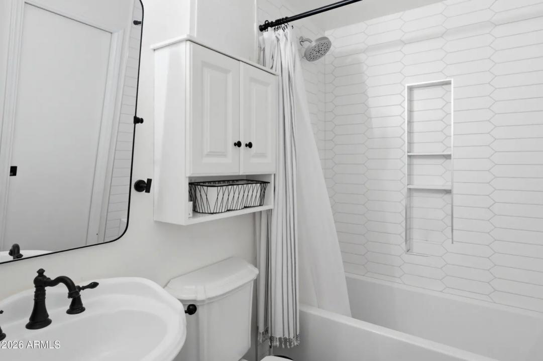 Real Estate Picture 22