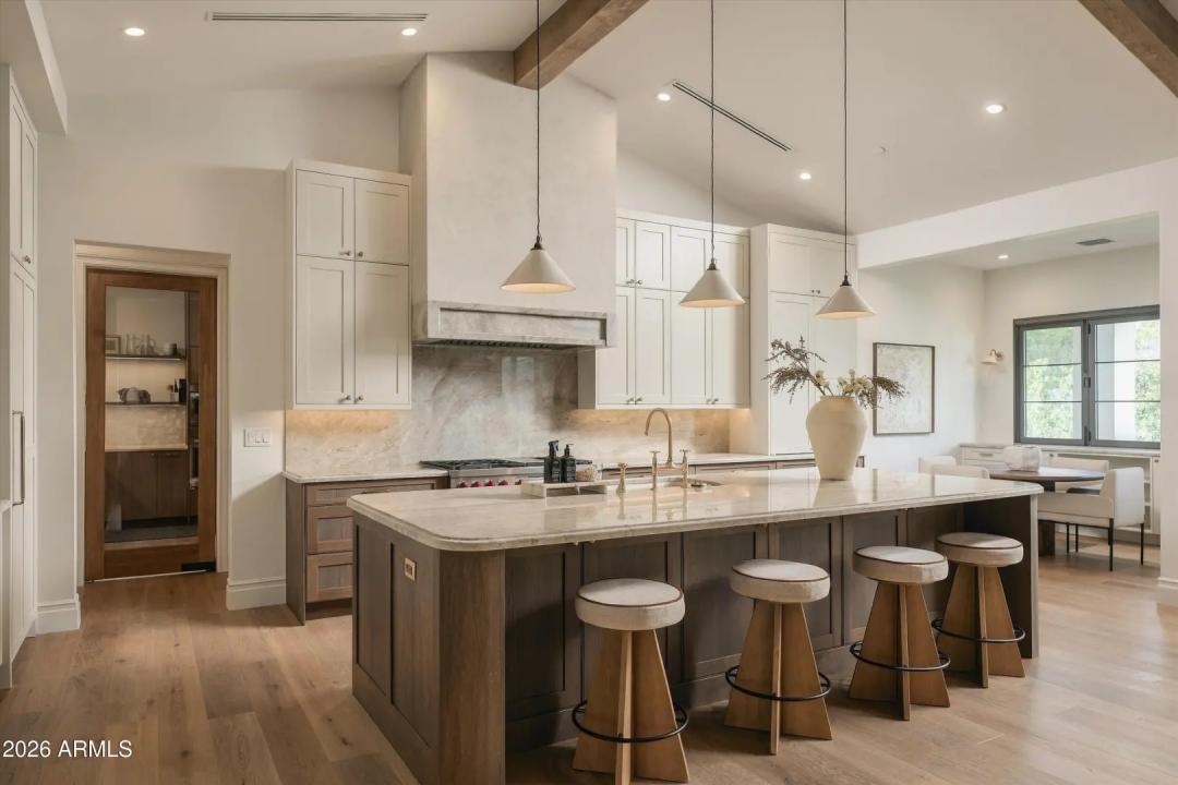 Real Estate Picture 7