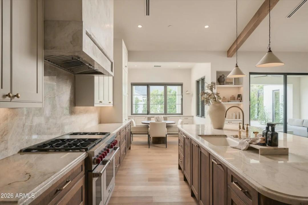 Real Estate Picture 8