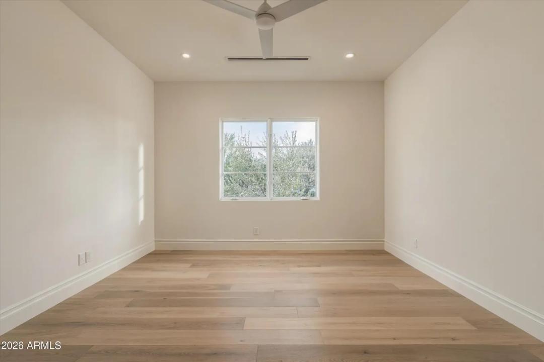 Real Estate Picture 34
