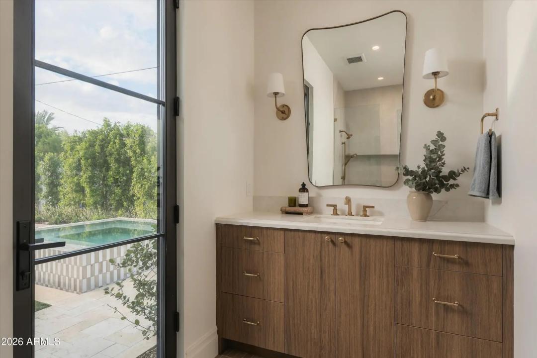 Real Estate Picture 37