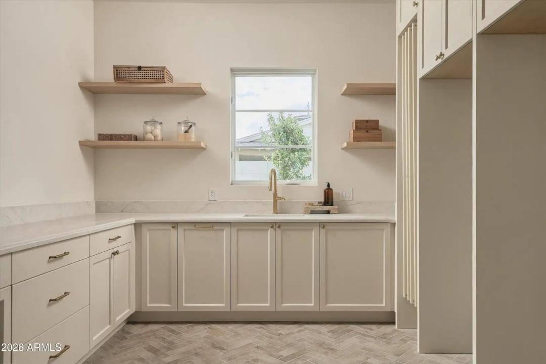 Real Estate Picture 32