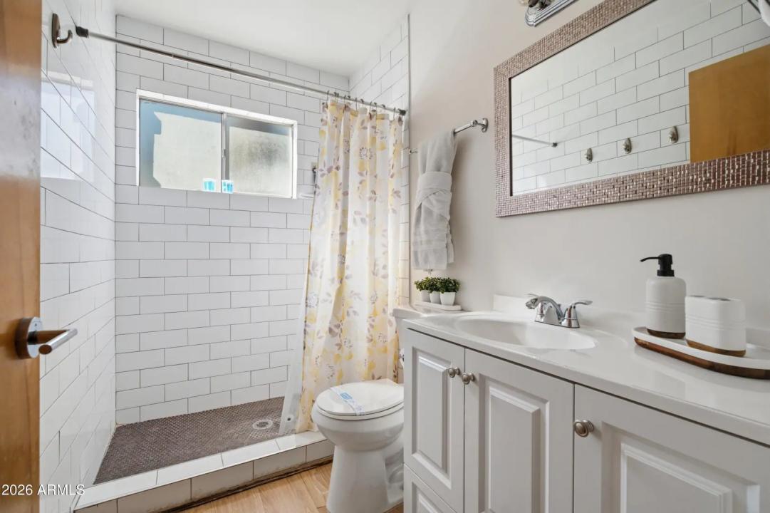 Real Estate Picture 7