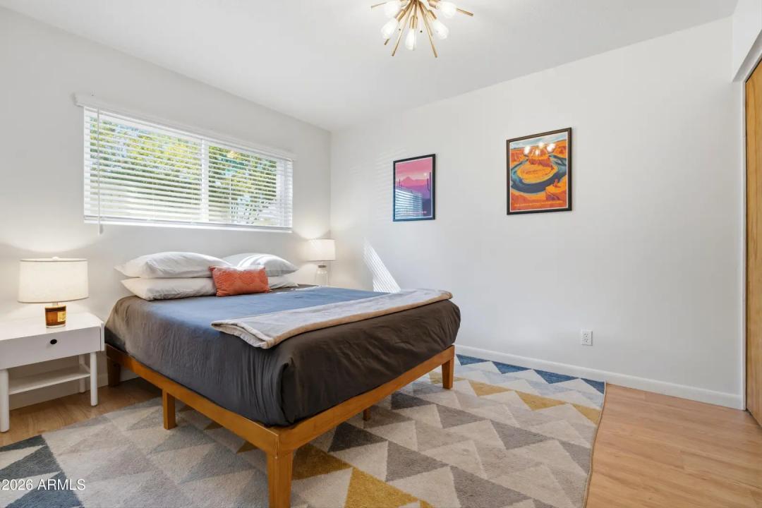 Real Estate Picture 8