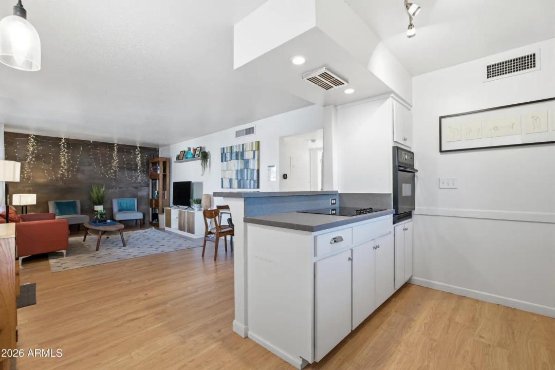 Real Estate Picture 3