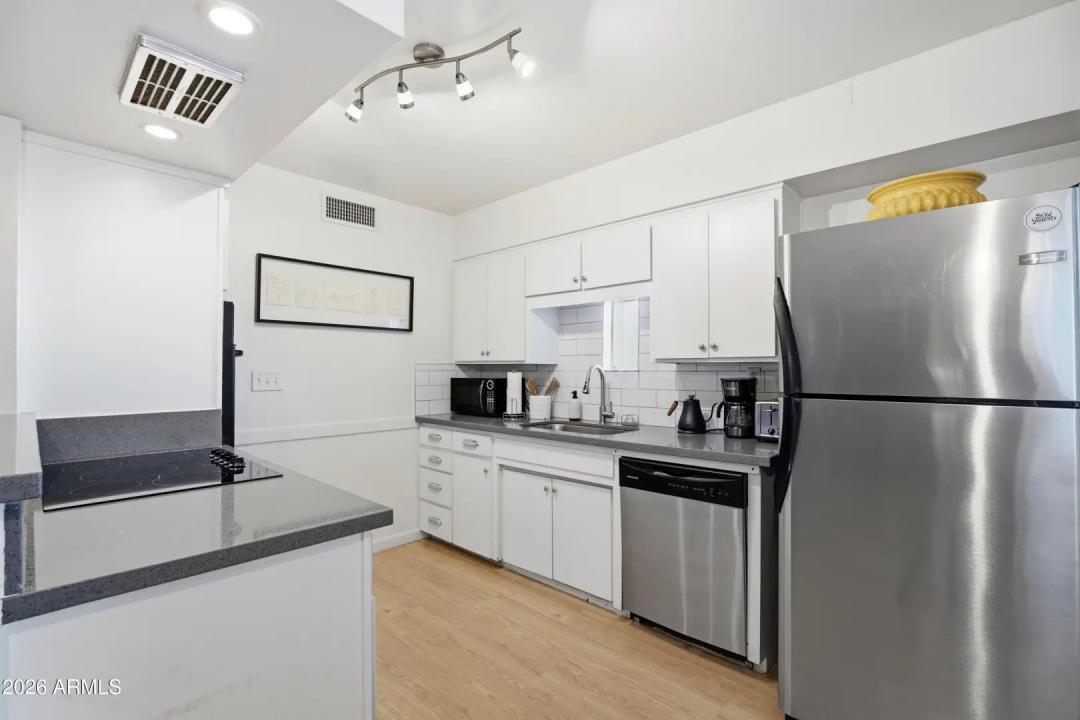 Real Estate Picture 9
