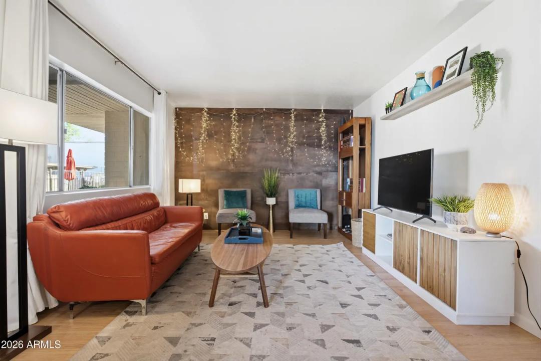 Real Estate Picture 4
