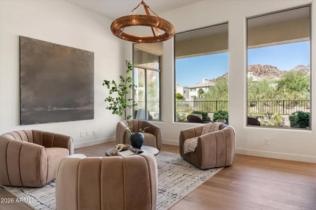 Real Estate Picture 4