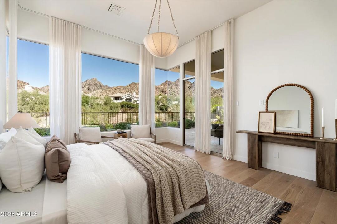 Real Estate Picture 8