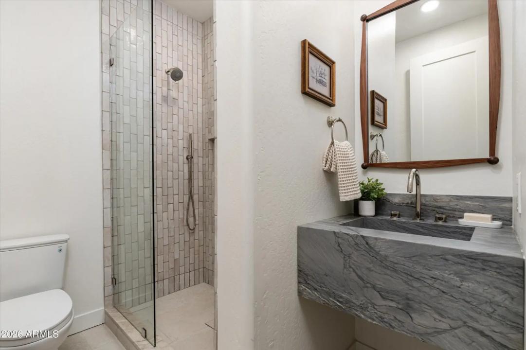 Real Estate Picture 14
