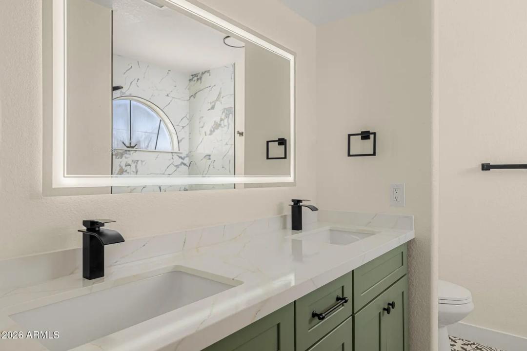 Real Estate Picture 16